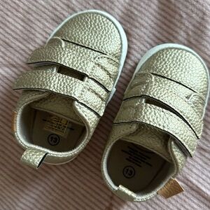 Baby shoes, 13, golden